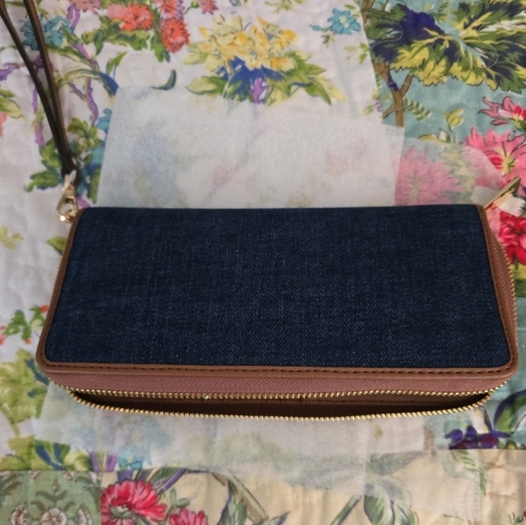 Michael Kors Denim wallet, clutch, wristlet, travel NWT - Picture 2 of 8